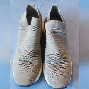 Women's Steve Madden gray 7.5 mykala sock material top